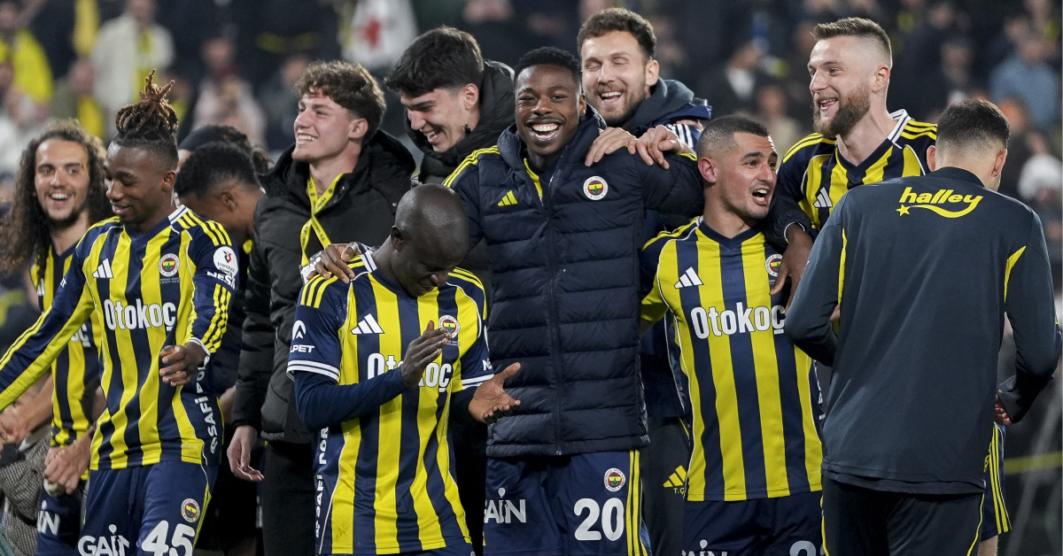 Fenerbahçe Beşiktaş Derbiyi Kazanarak Şampiyonluk Yarışına İhtiyaçlı Puan