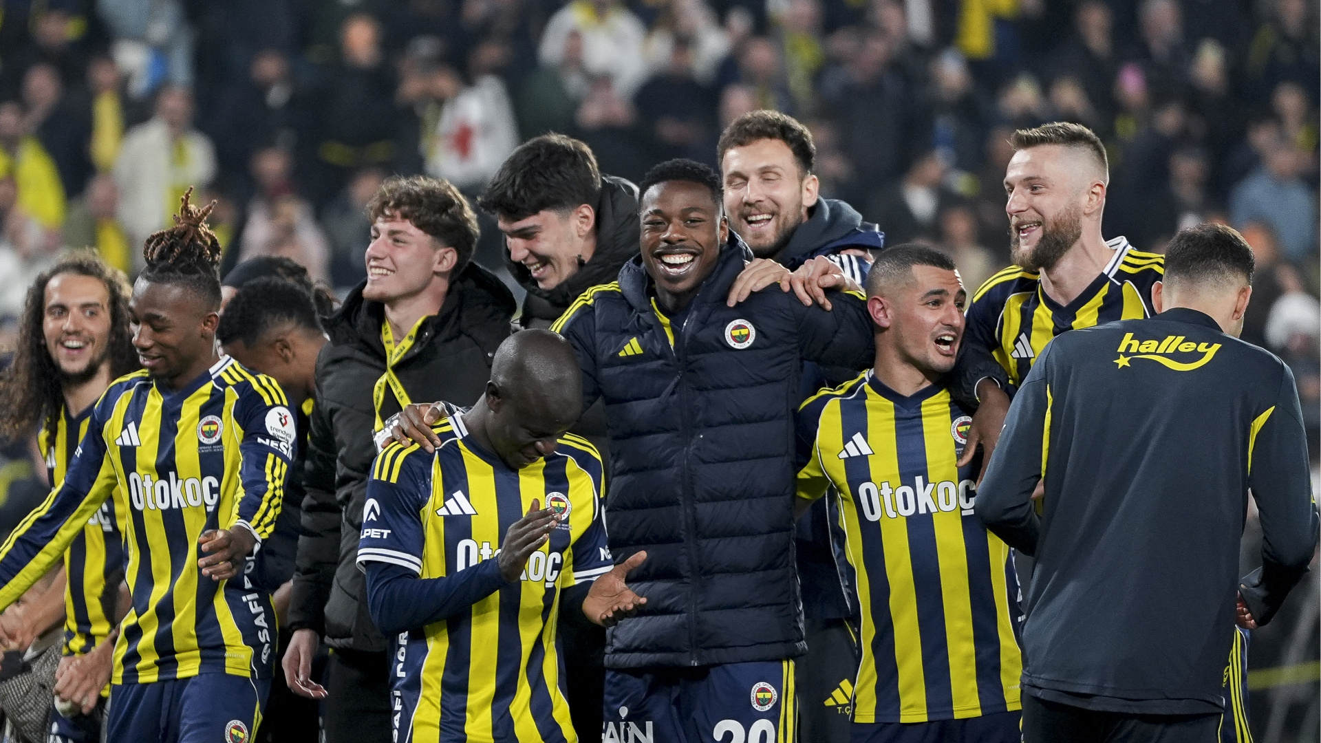 Fenerbahçe'nin Kritik Beşiktaş Galibiyeti Spor Yazarlarını Konuşturdu