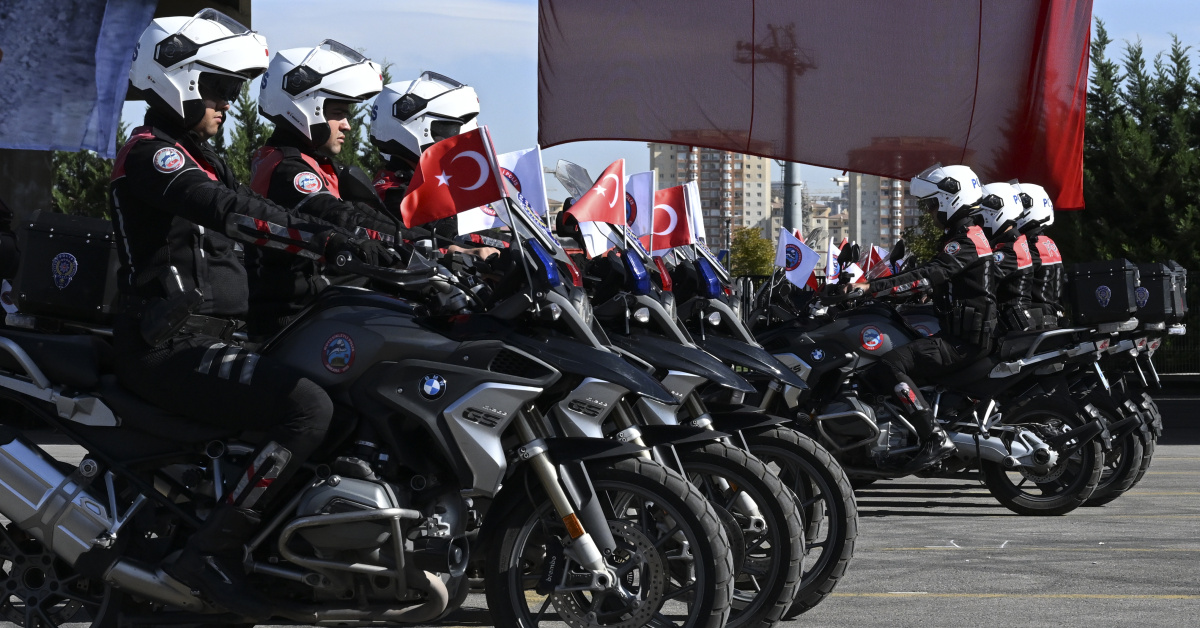 Polisler için yeni mesai düzeni belirleniyor