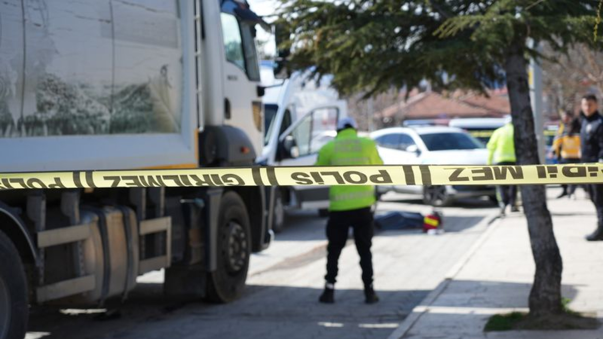 Çöp kamyonunun çarptığı yaşlı kadın hayatını kaybetti