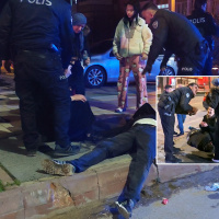 Anne ve 2 oğluna 'Yan bakma' dayağı!