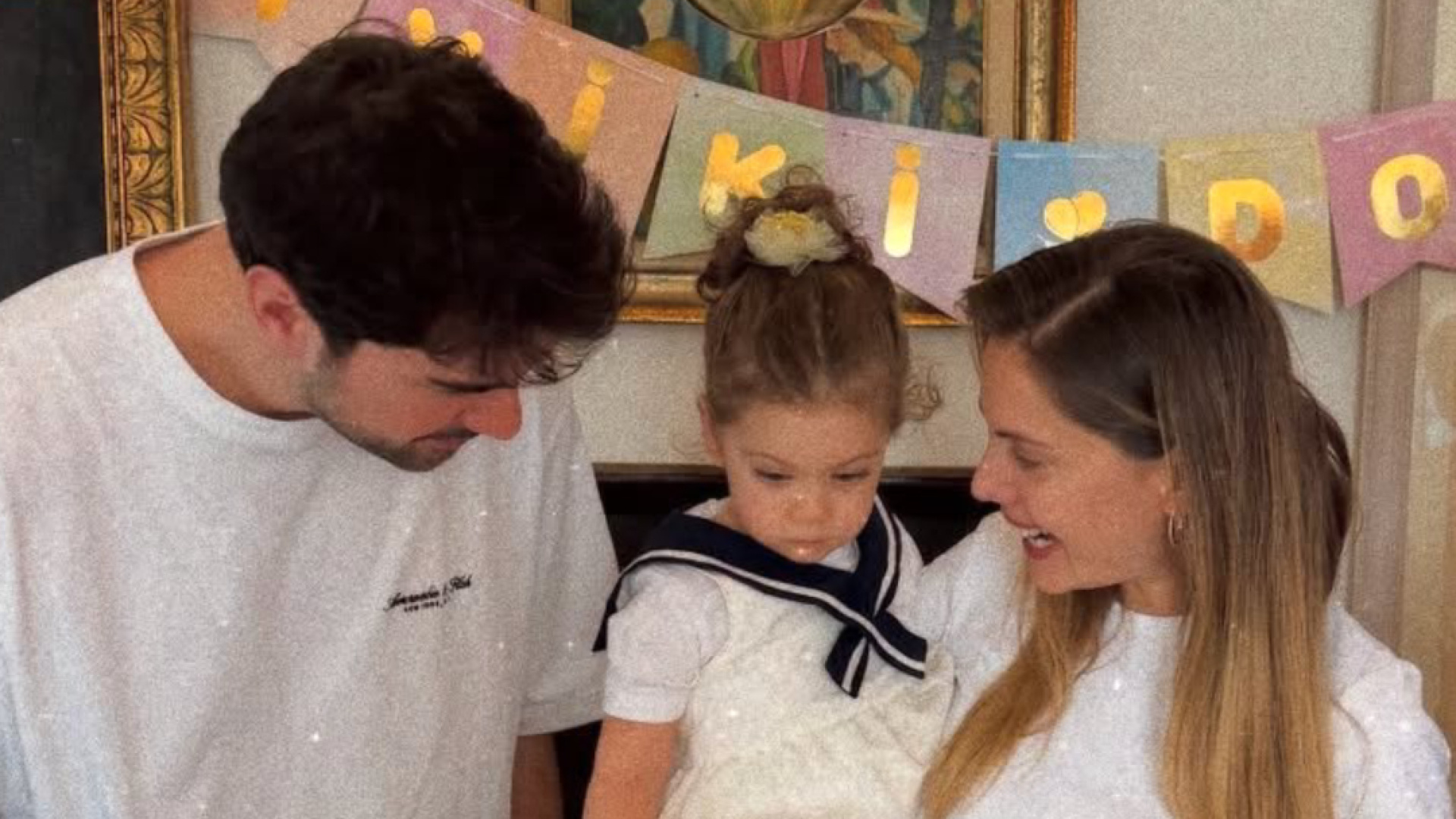 Eda Ece ve Buğrahan Tuncer'in Kızı Mina İpek 2 Yaşına Bastı
