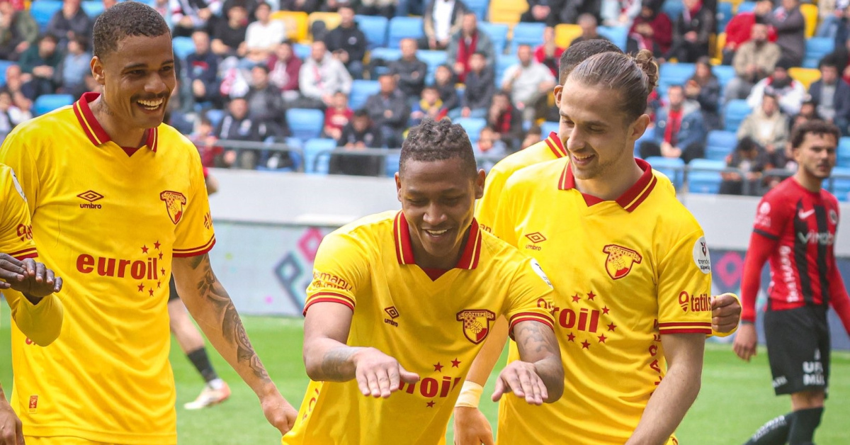 Göztepe-Galatasaray Erteleme Maçında Türkiye'nin Gözü