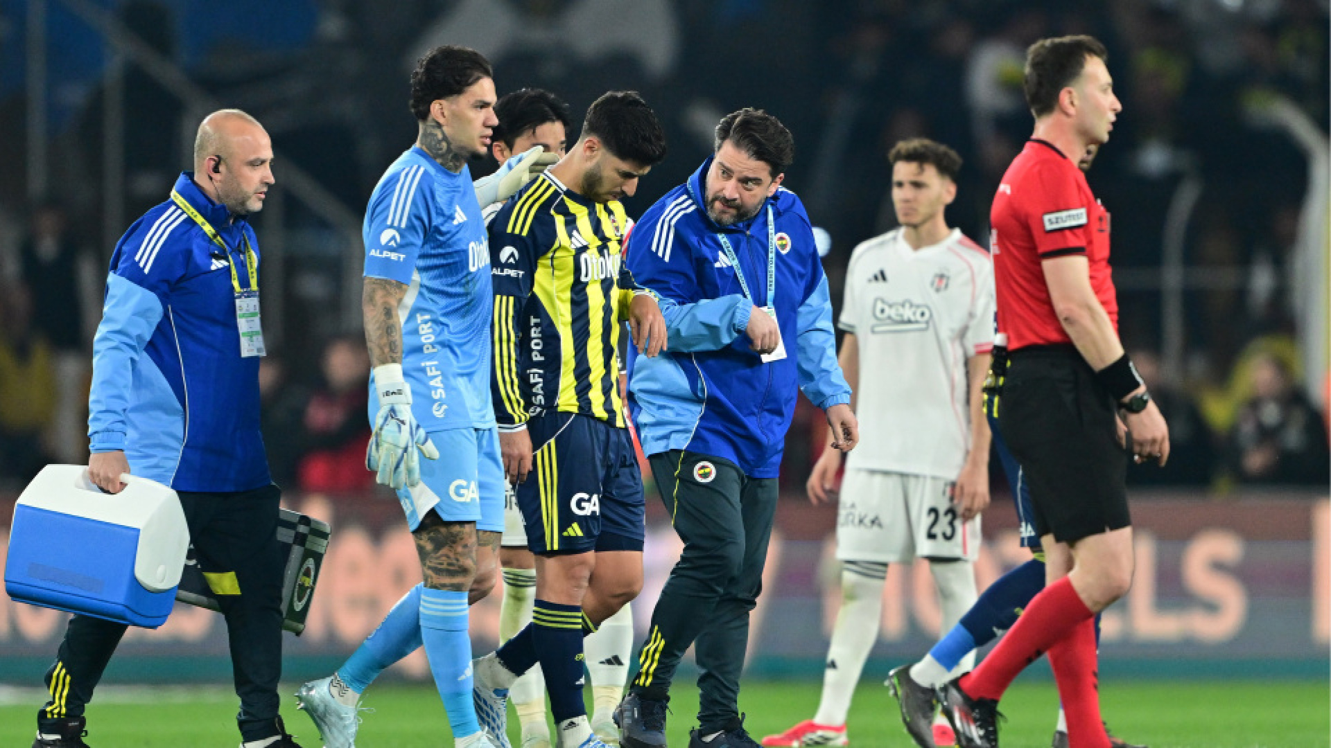 Fenerbahçe'de Asensio Şoku: Yıldız Futbolcu Derbide Sakatlandı, Dizinde Ödem Tespit Edildi