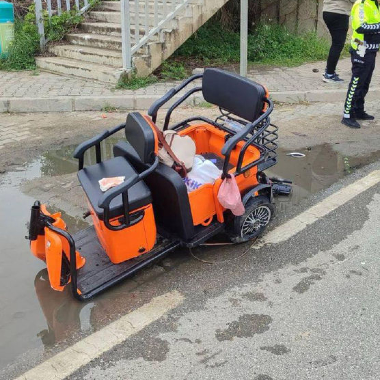 Motosiklet sürücüsü can verdi 