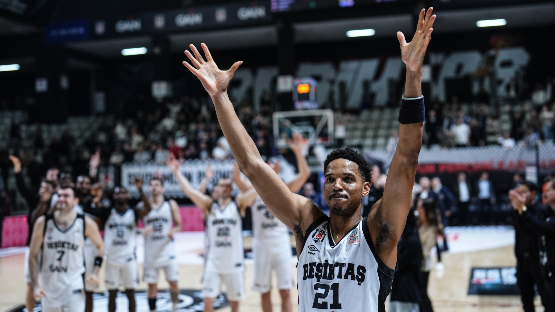 Beşiktaş GAİN, Karşıyaka'yı 92-86 Mağlup Etti | STBL 25. Hafta