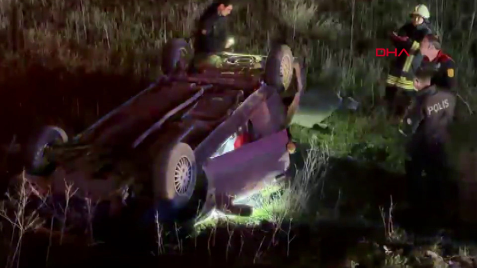 Araç takla attı, içindekiler kaçtı!