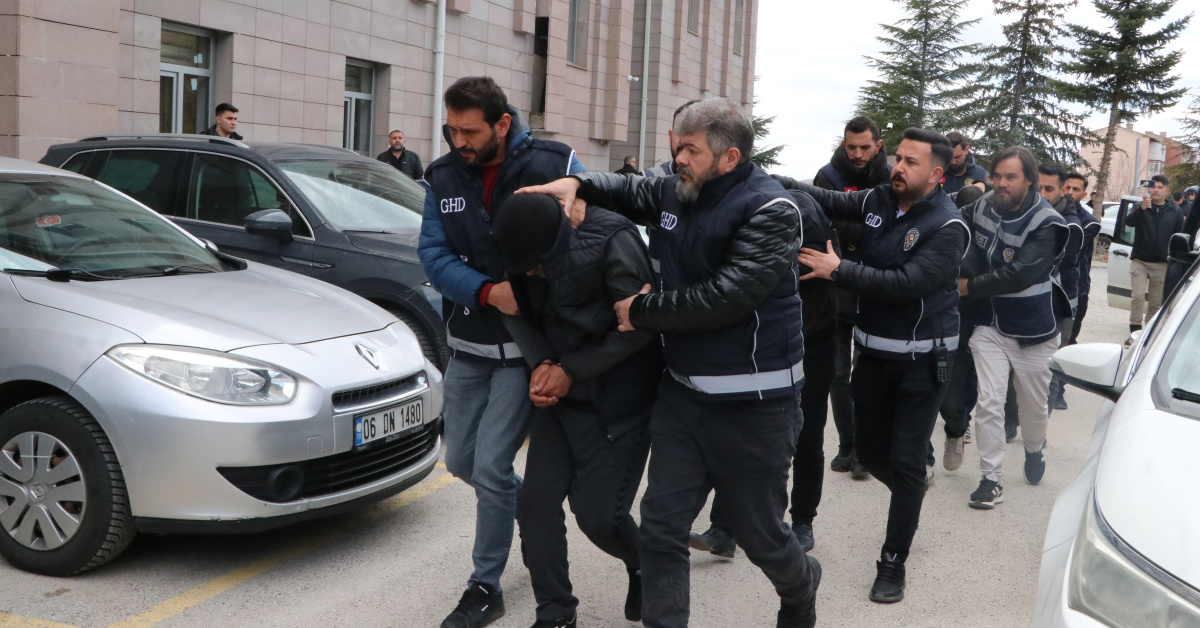 Yozgat'tayolcu olmayan otobüsün bagajında düzensiz göçmen bulundu