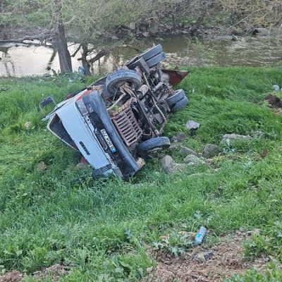 İş makinesi şarampole yuvarlandı: 1 ölü