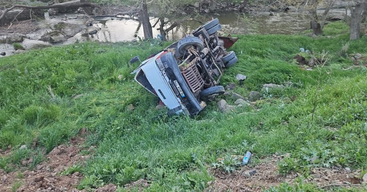 Balıkesir'de İş Makinesi Şarampole Kazası