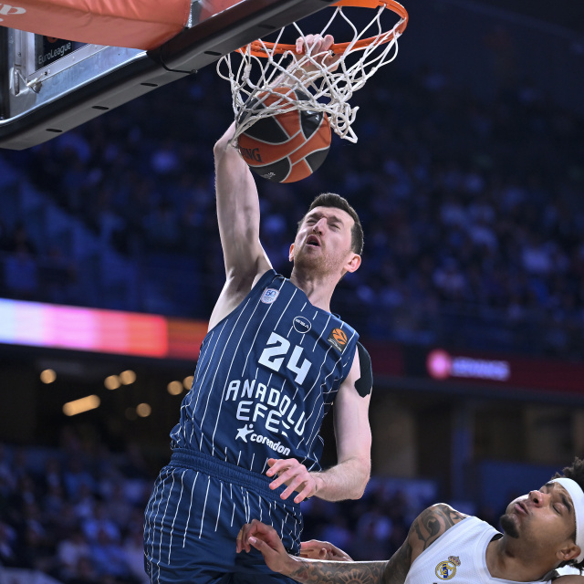 Anadolu Efes'in konuğu Partizan!