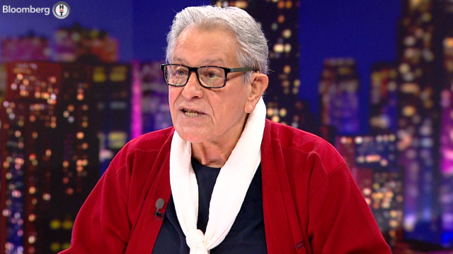 Neco'dan kızlarına sitem