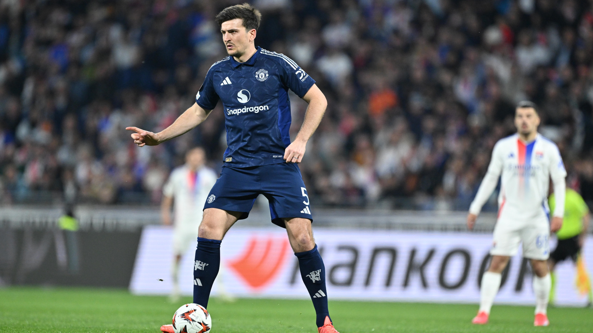 Manchester United, Harry Maguire'ın Sözleşmesini Bir Yıl Daha Uzattı