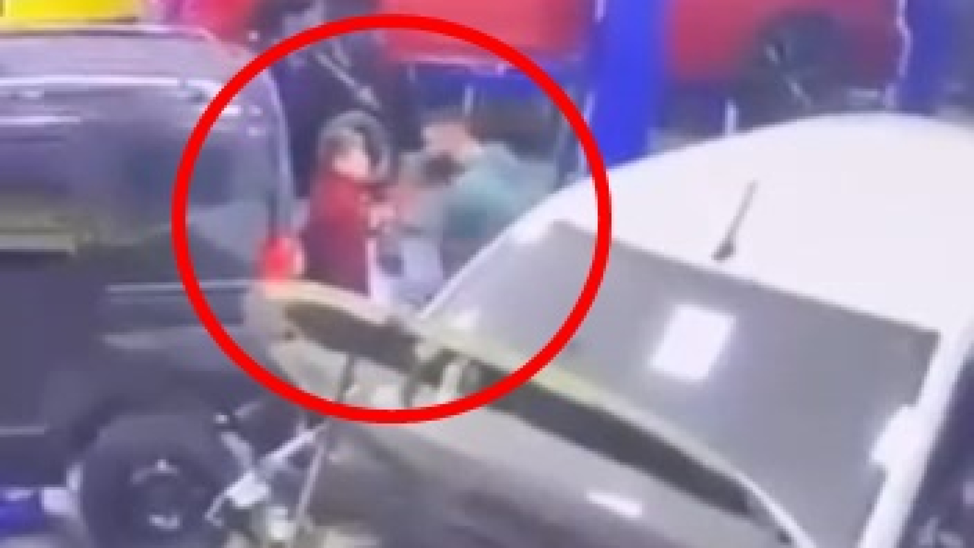 Bursa'da bir usta, telefona bakan çırağını darp etti | Son dakika haberleri