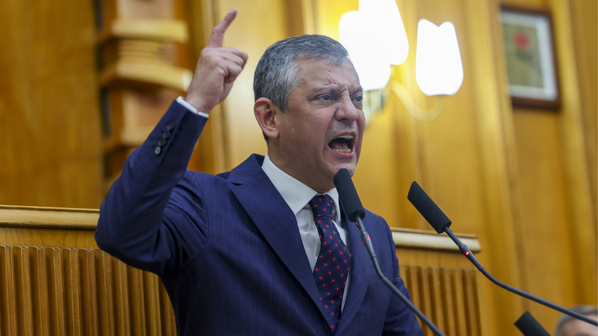 CHP Lideri Özgür Özel'den Kritik Açıklamalar: Bursa'da İradeye Darbe İddiası