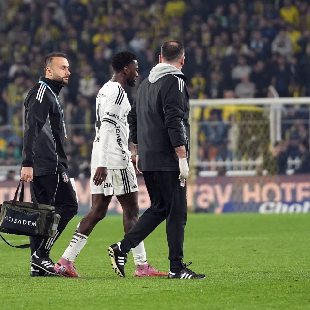 Beşiktaş'a Ndidi'den kötü haber!