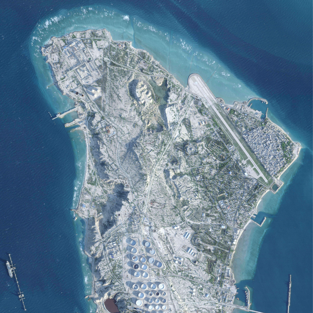 İran basını: ABD-İsrail, Basra Körfezi'ndeki Hark Adası'na saldırdı