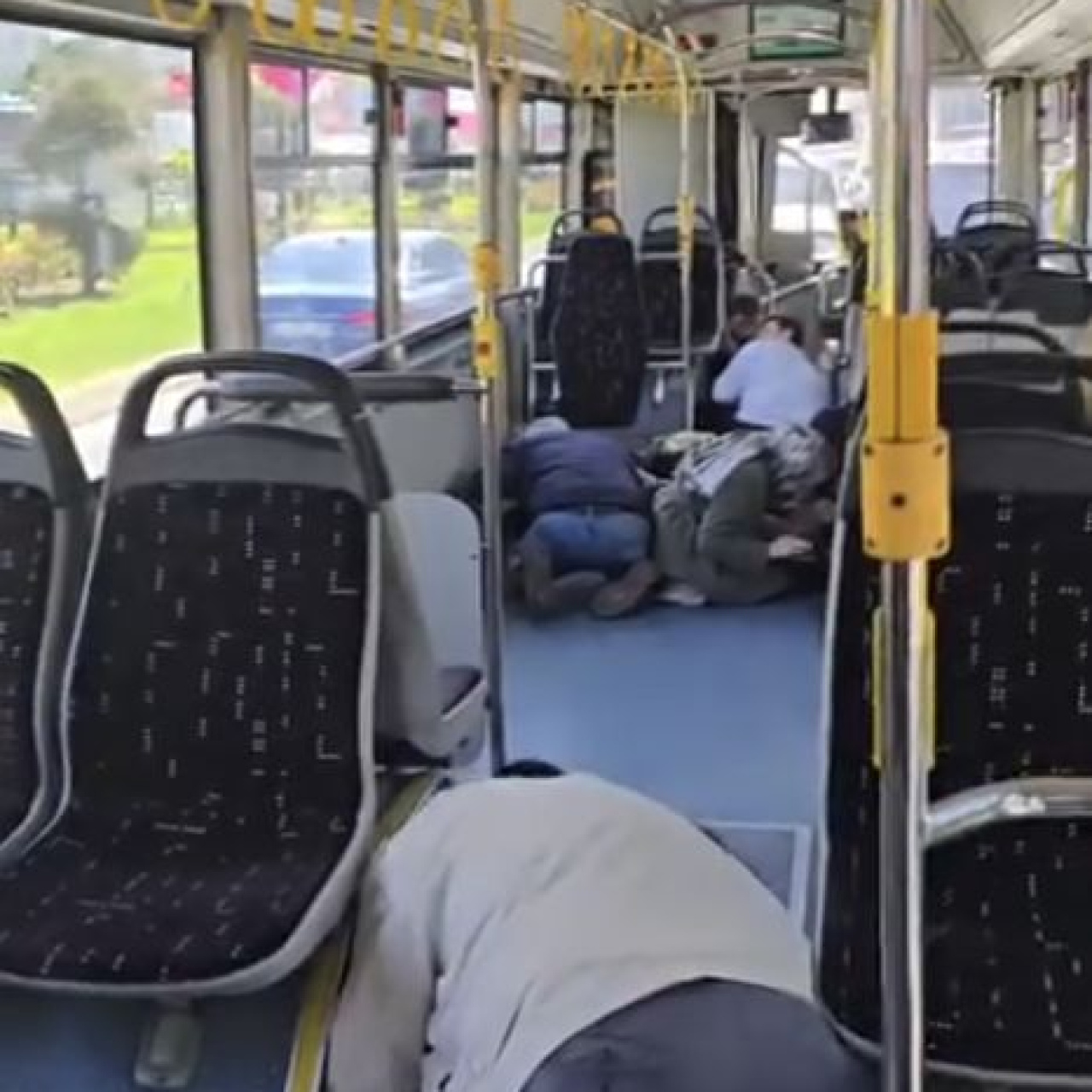 Çatışmada kurşun otobüse isabet etti