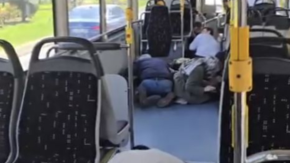 Çatışmada kurşun otobüse isabet etti