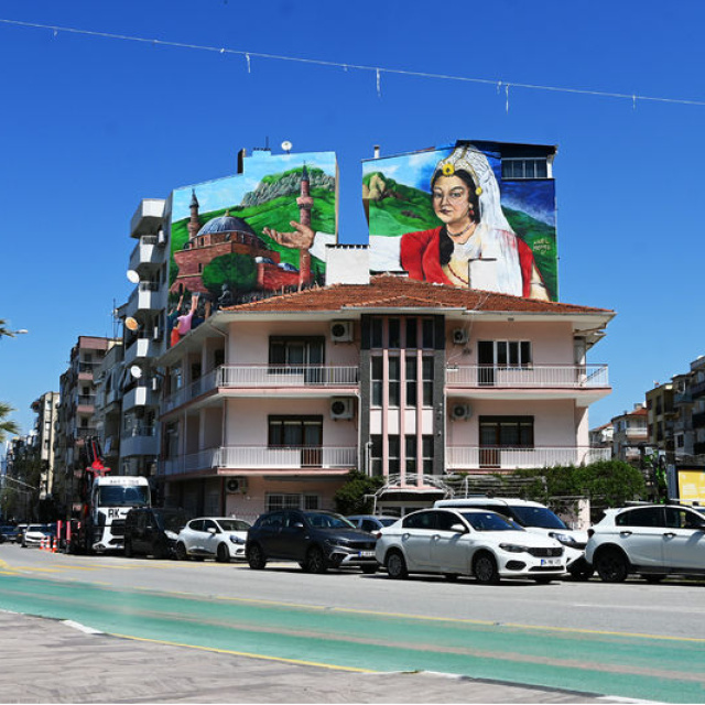 Manisa'da festival kapsamında duvarlar renklendi