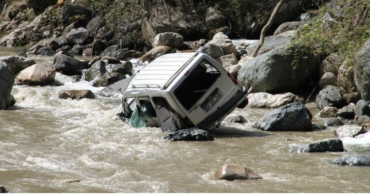 Giresun'da Otomobil Dereye Uçtu Kazada 1 Kişi Ölümü