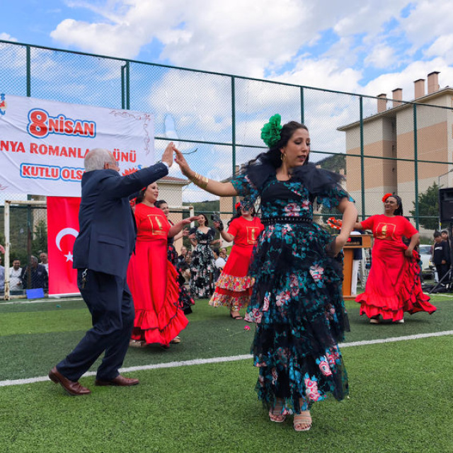 Edirne'de 'Dünya Romanlar Günü' kutlandı