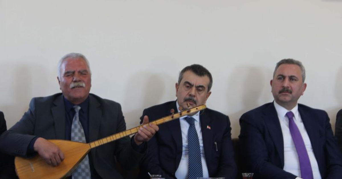 Tekin Bakan, Alevi Cemevini Ziyaret Ederek Millet Birliği Hakkında Konuştu
