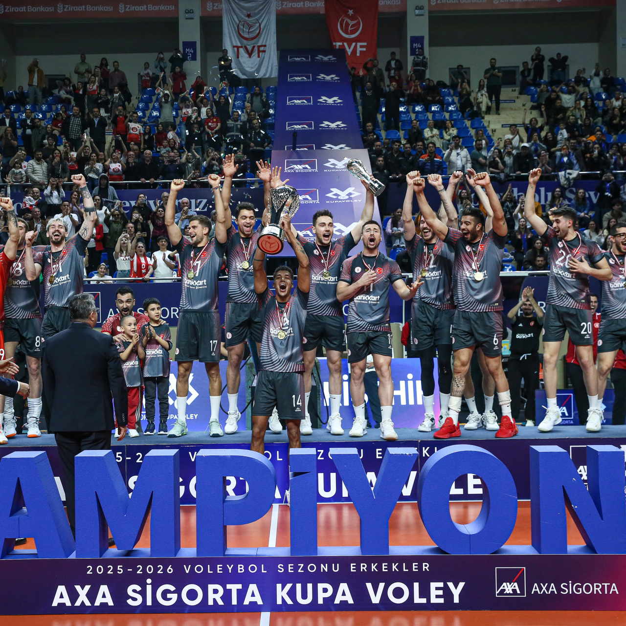 Kupa Voley'de şampiyon Ziraat!
