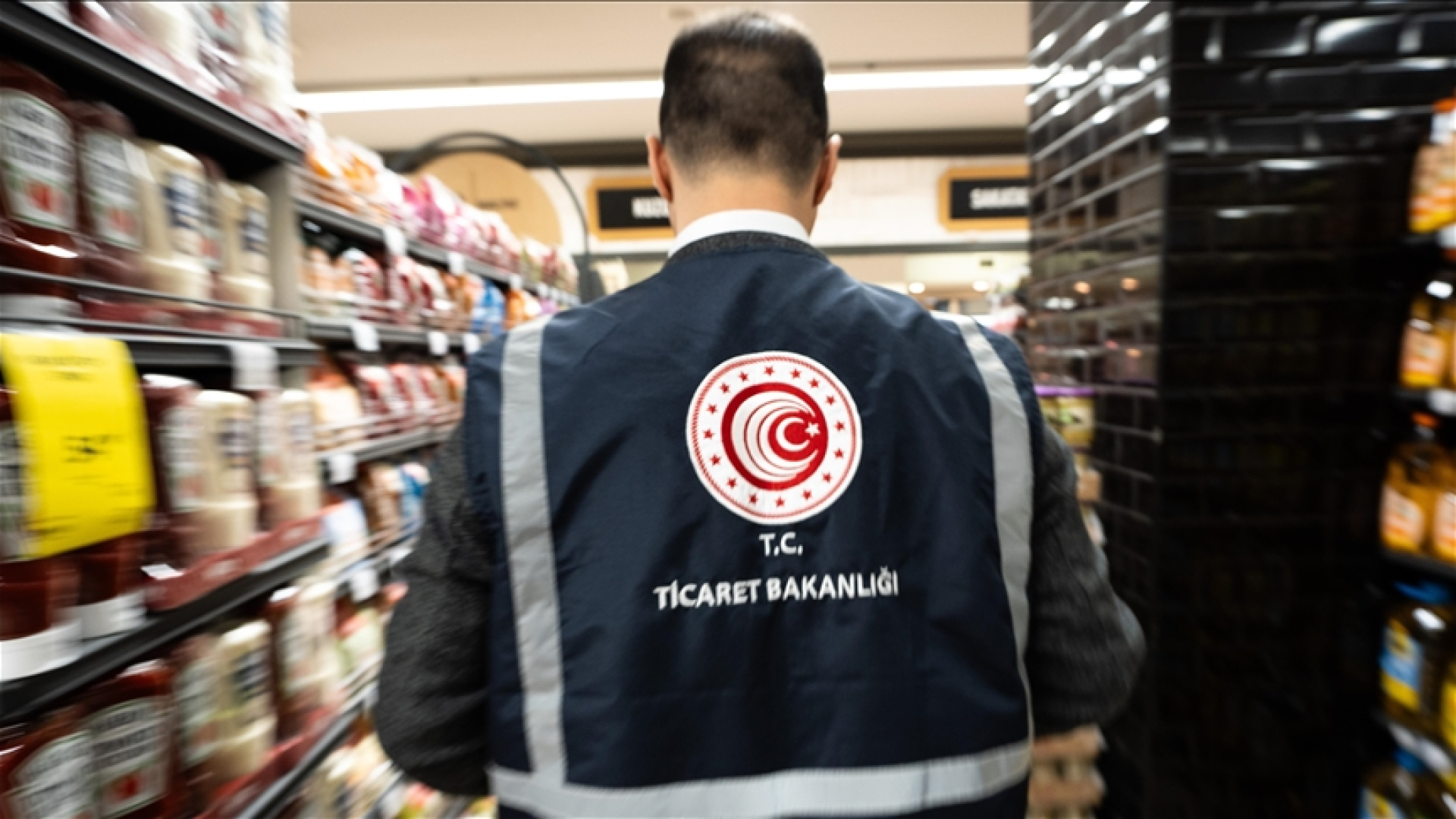 Ticaret Bakanlığı Sultanbeyli'de Zincir Marketi Denetledi: Fahiş Fiyat Artışı Tespit Edildi