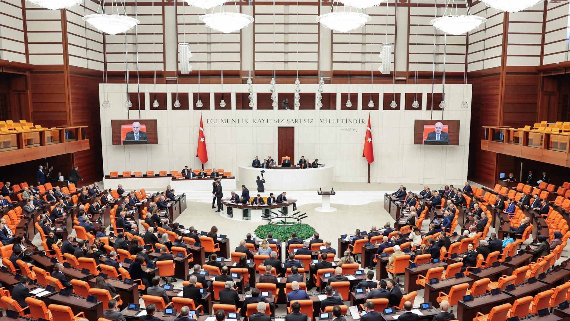 TBMM'de Doğum İzni ve Sosyal Medya Düzenlemeleri Görüşüldü: 24 Haftaya Çıkıyor
