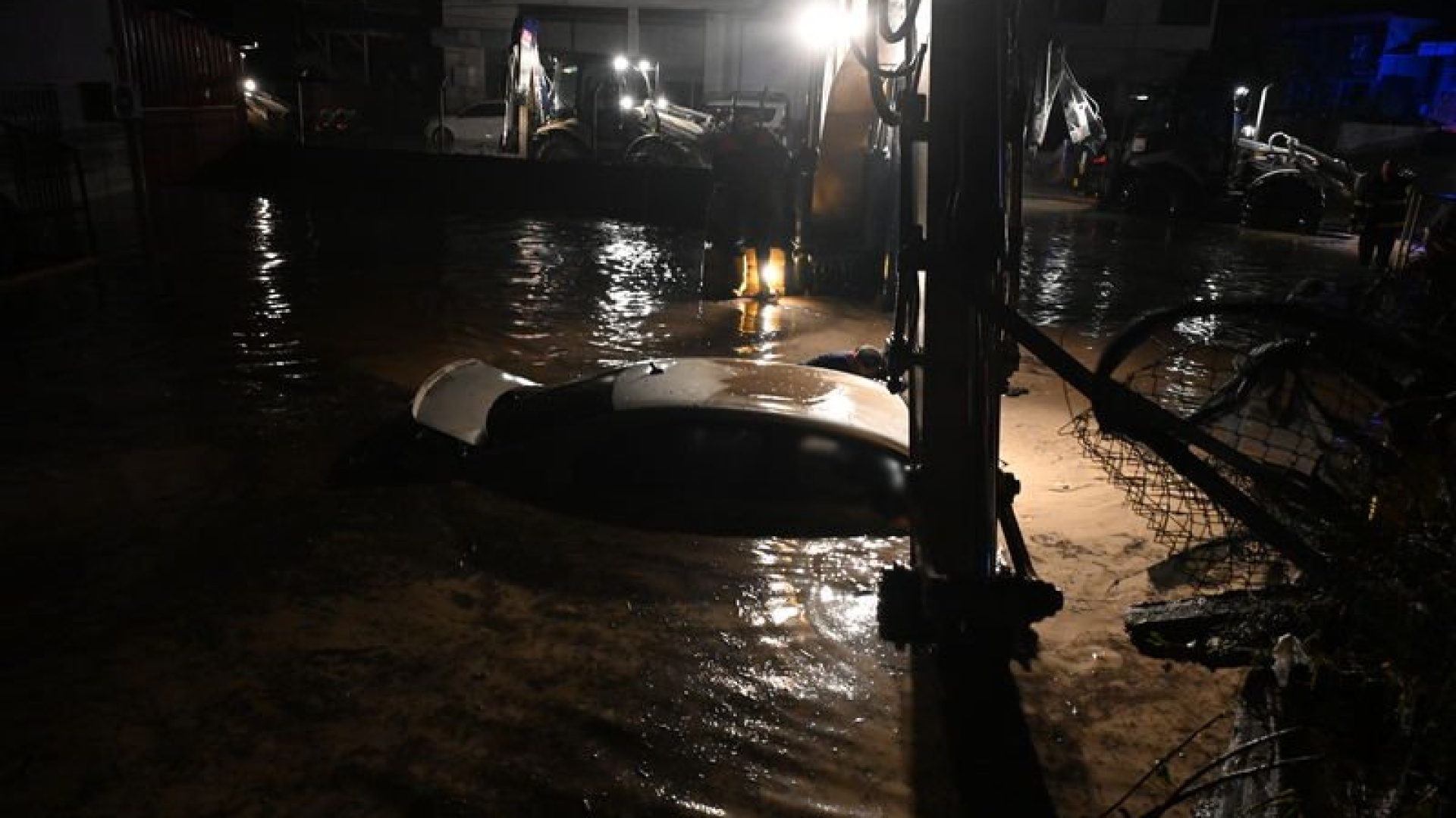 Osmaniye'de otomobil sele kapıldı! 2 ölü | Son dakika haberleri