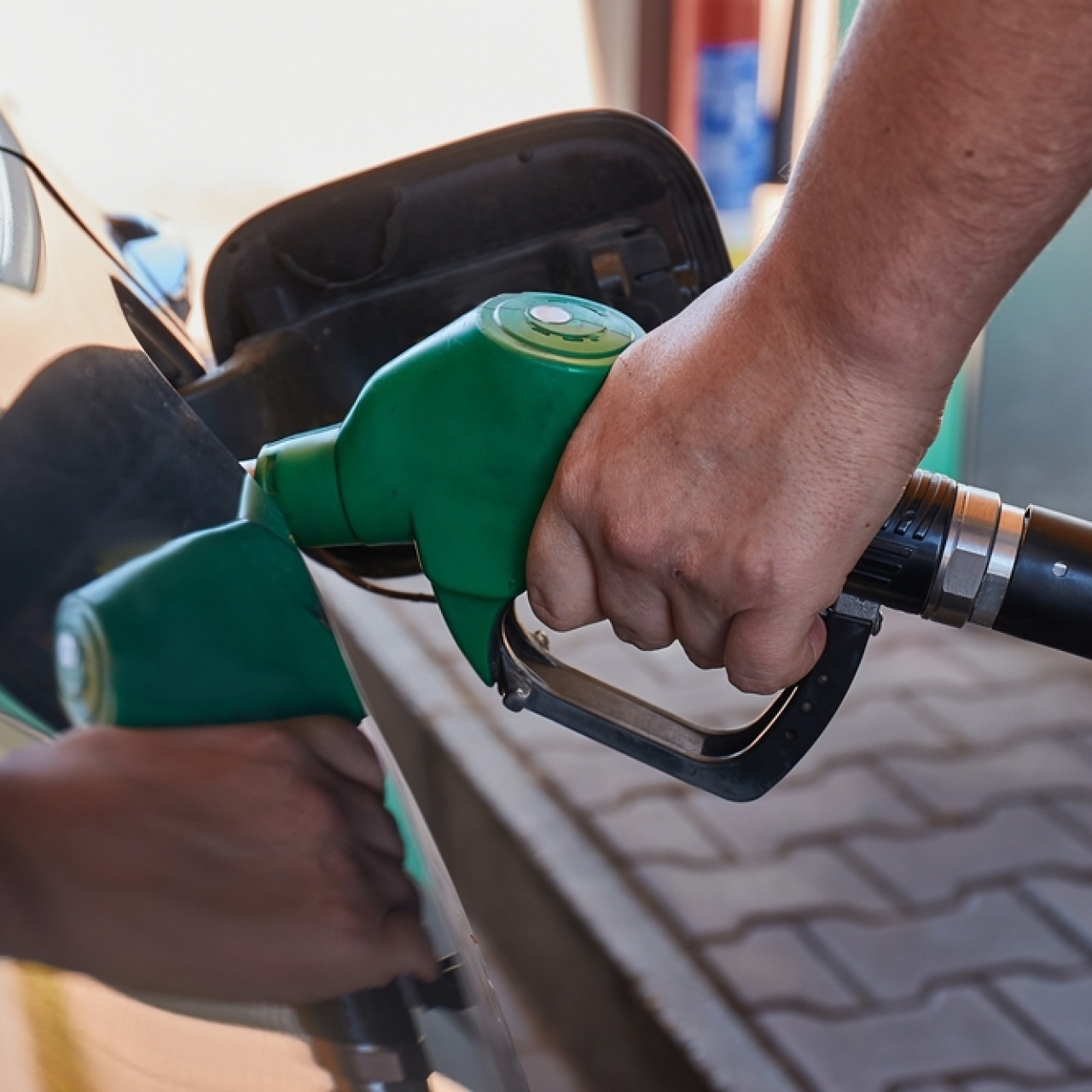 Benzin ve motorine zam geldi