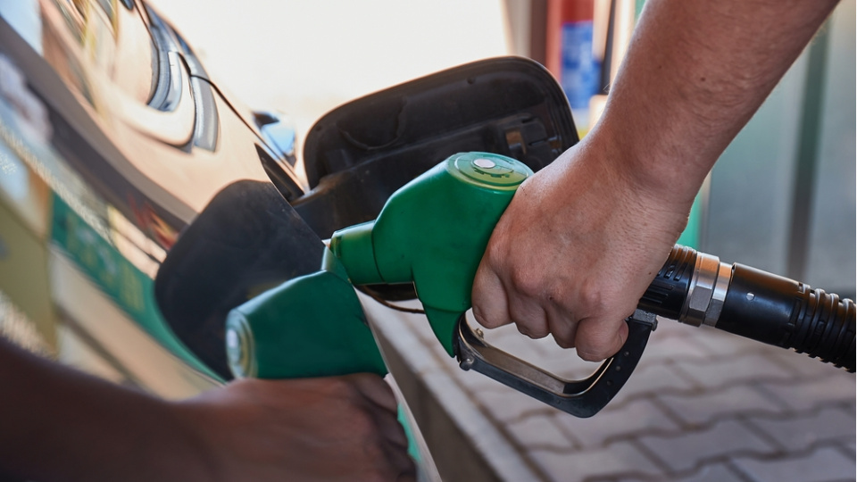 Benzin ve motorine zam geldi