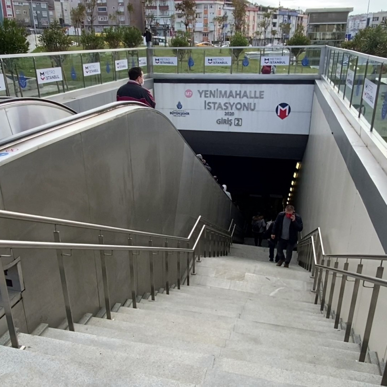 Mecidiyeköy metrosunda mucize kurtuluş