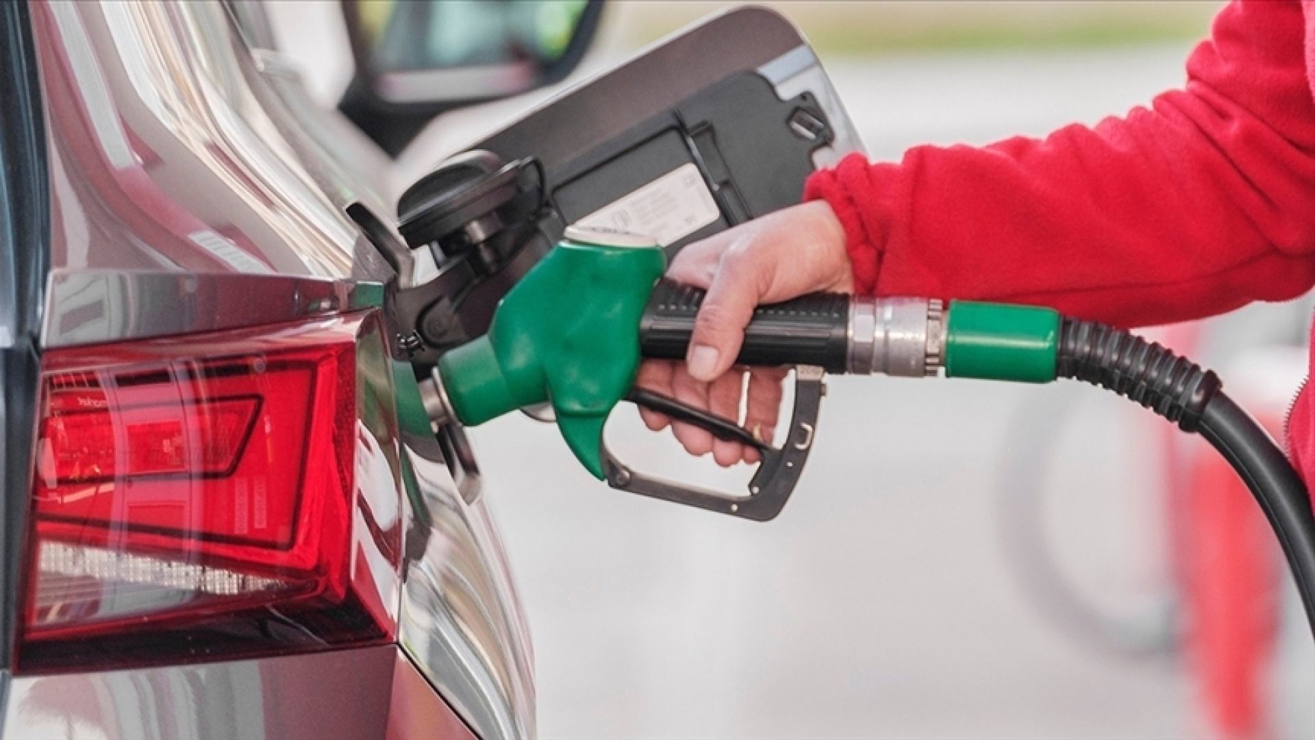 Benzin ve Motorine Çifte Zam Geldi! 8 Nisan 2026 Fiyatları Açıklandı