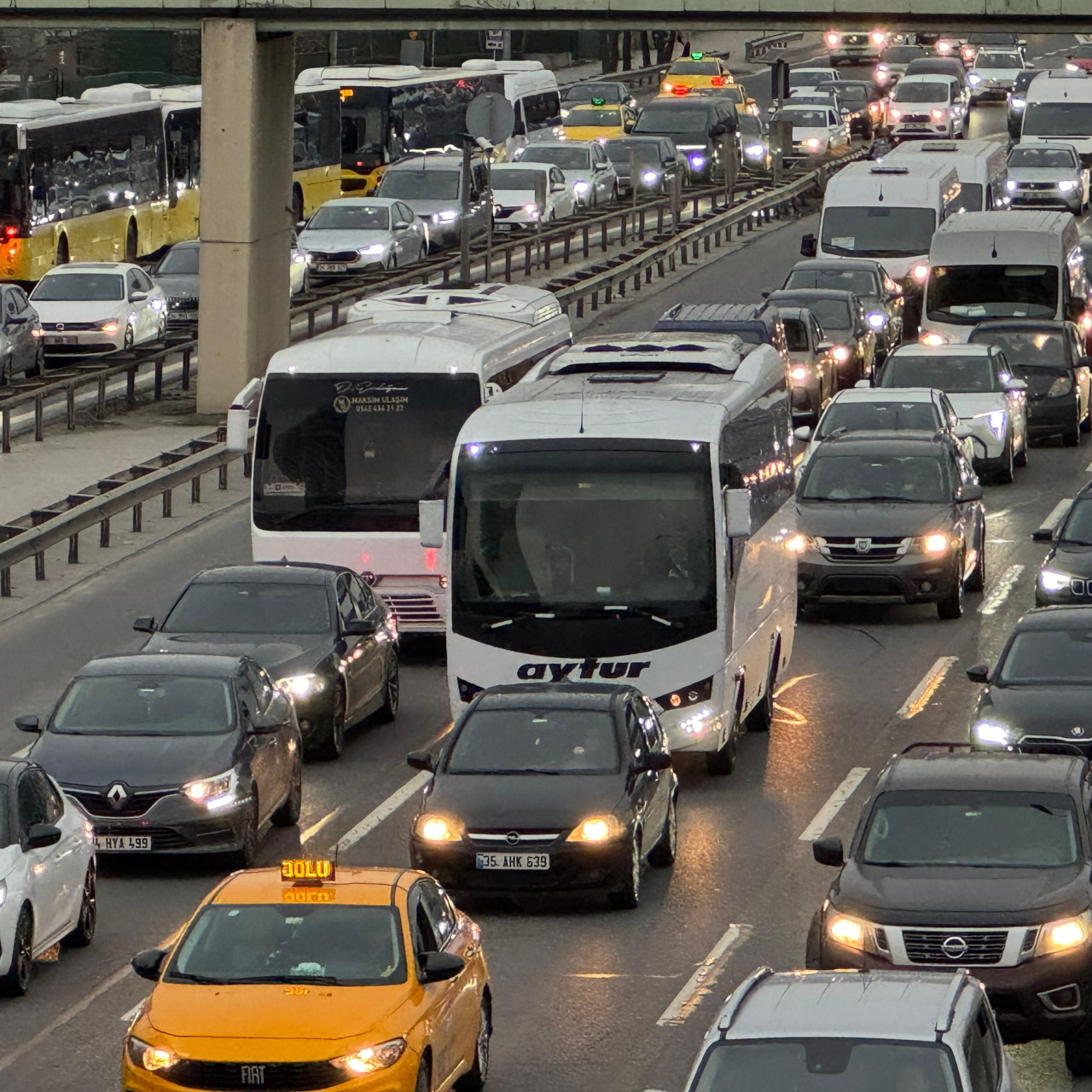 Anadolu Yakası'nda trafik felç!
