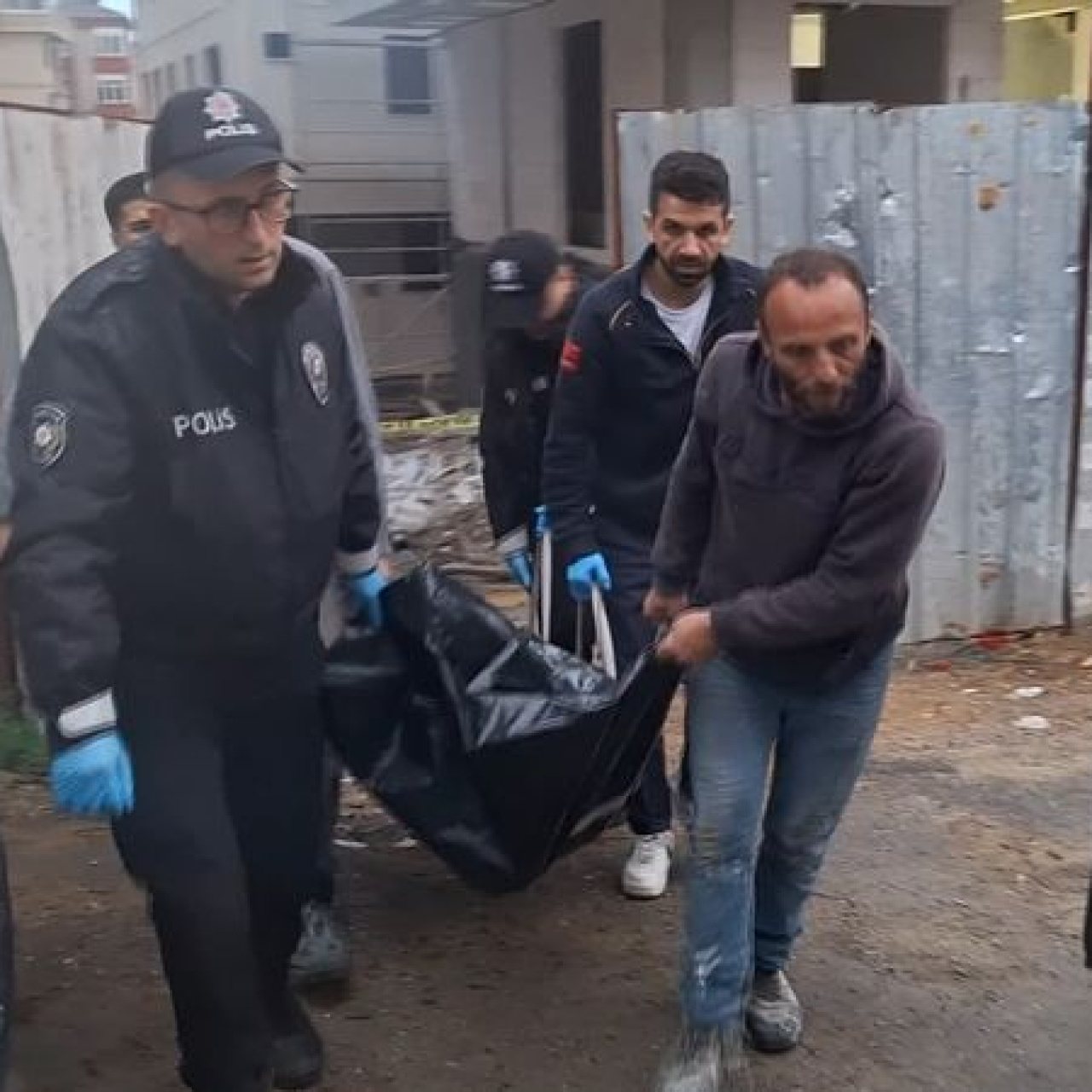 5'inci kattan düşerek yaşamını yitirdi