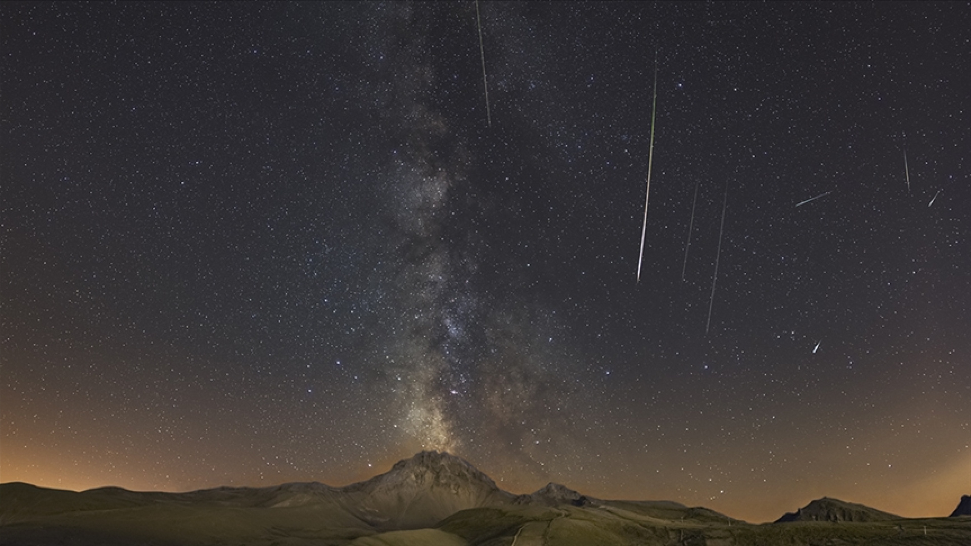 Lyrid Meteor Yağmuru 2026: Türkiye'den İzleme Rehberi ve Tarihler
