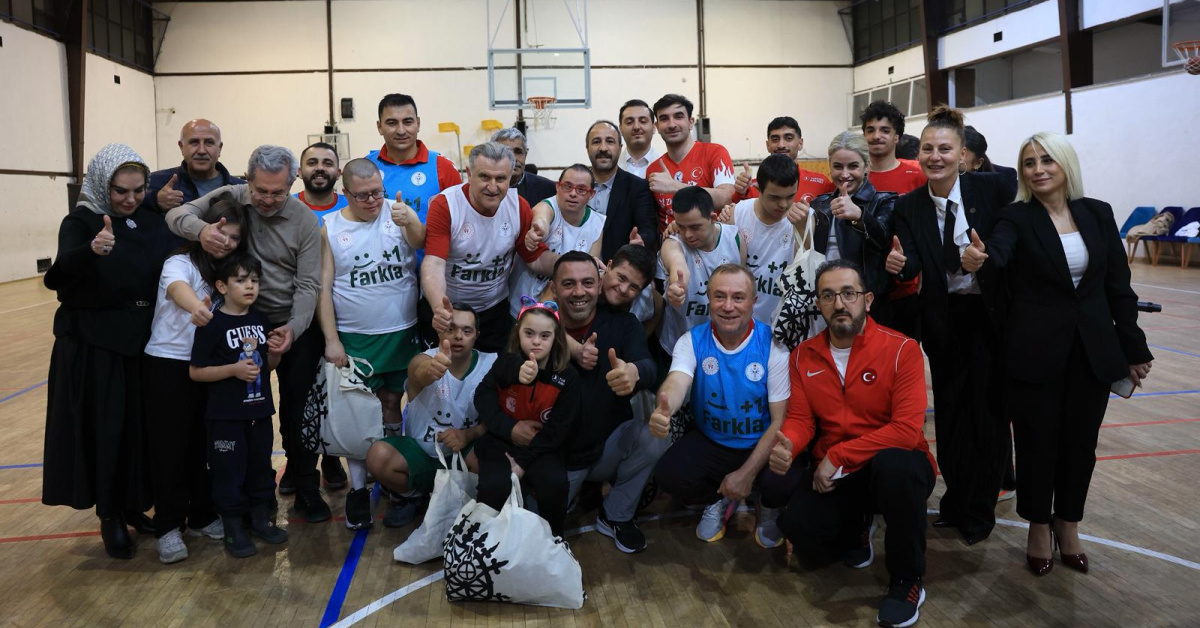 Bakan Bak ile Down Sporcuları Basketbol Maçında