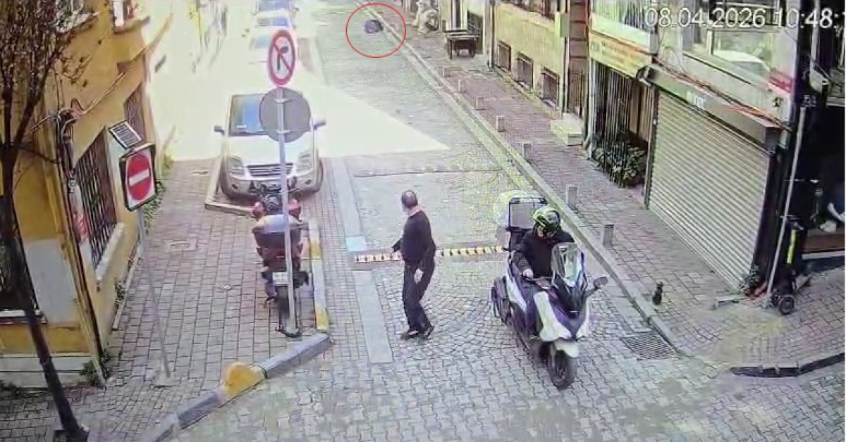 İstanbul'da Adam Kendini Ateşe Verdi Pencereden Düşerek