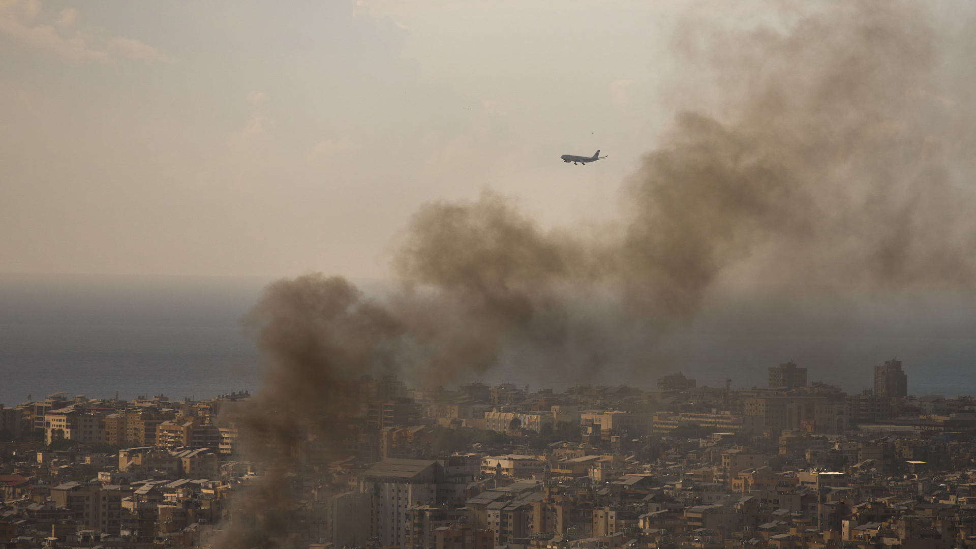 İsrail ateşkese rağmen Lübnan'a saldırılarını sürdürüyor | Dış Haberler
