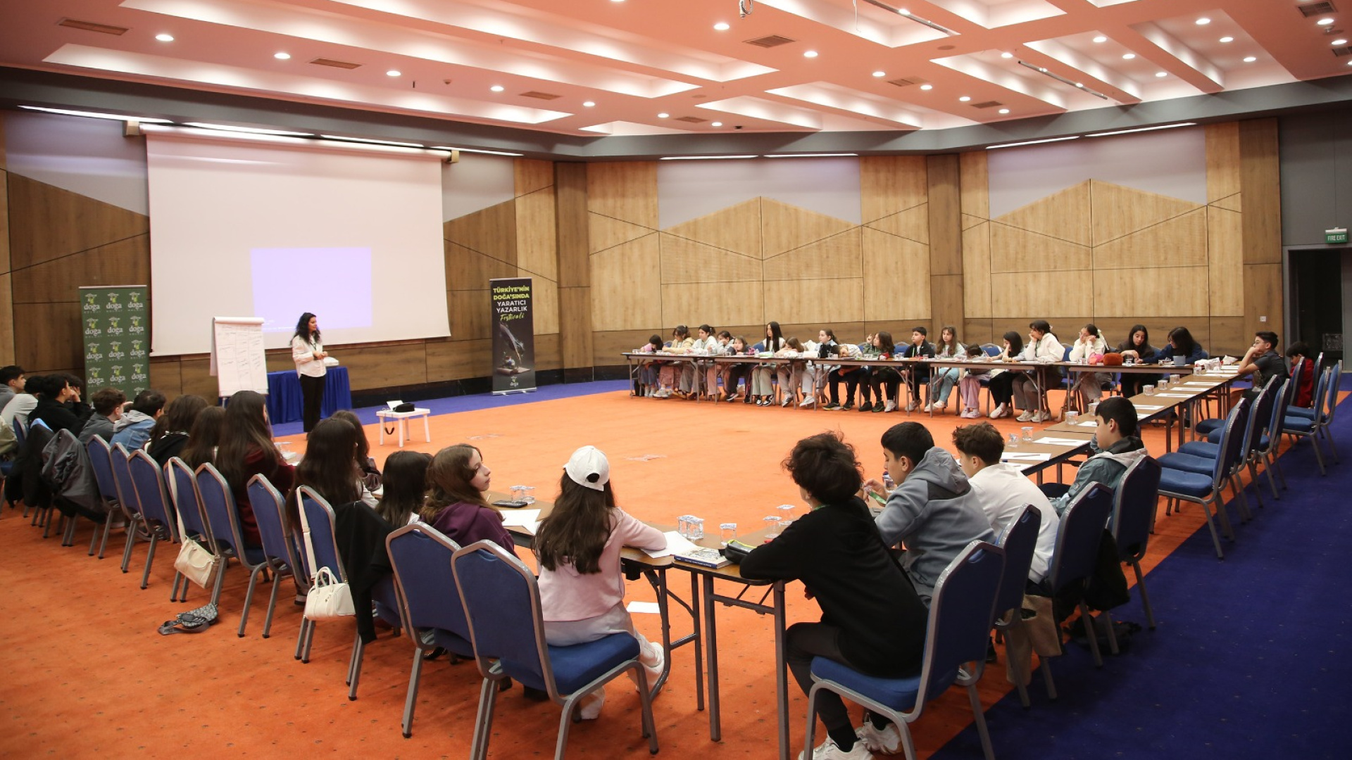 Doğa Koleji'nin Yaratıcı Yazarlık Festivali'nde Öğrenciler Edebiyat Dünyasıyla Buluştu