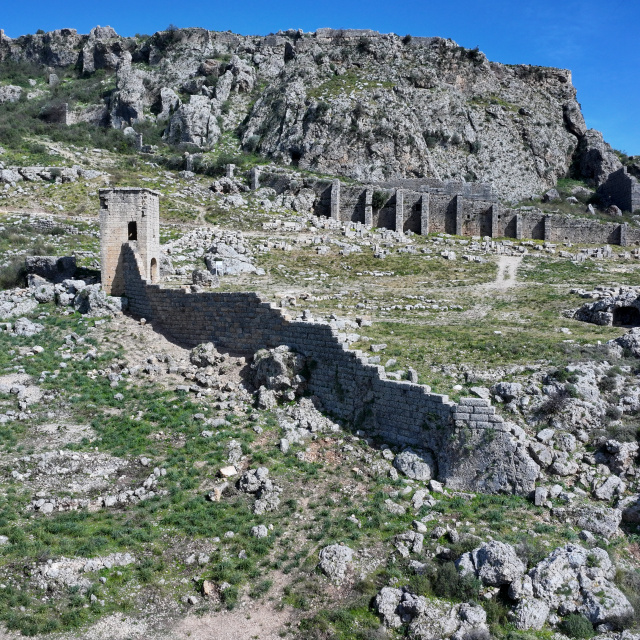 Büyük İskender'e geçit vermeyen surlar ayağa kaldırıldı
