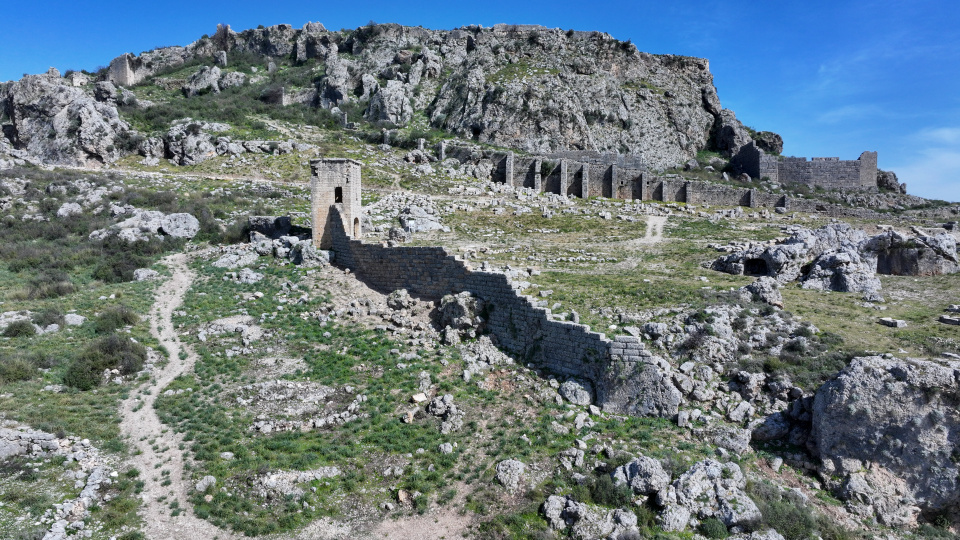 Büyük İskender'e geçit vermeyen surlar ayağa kaldırıldı