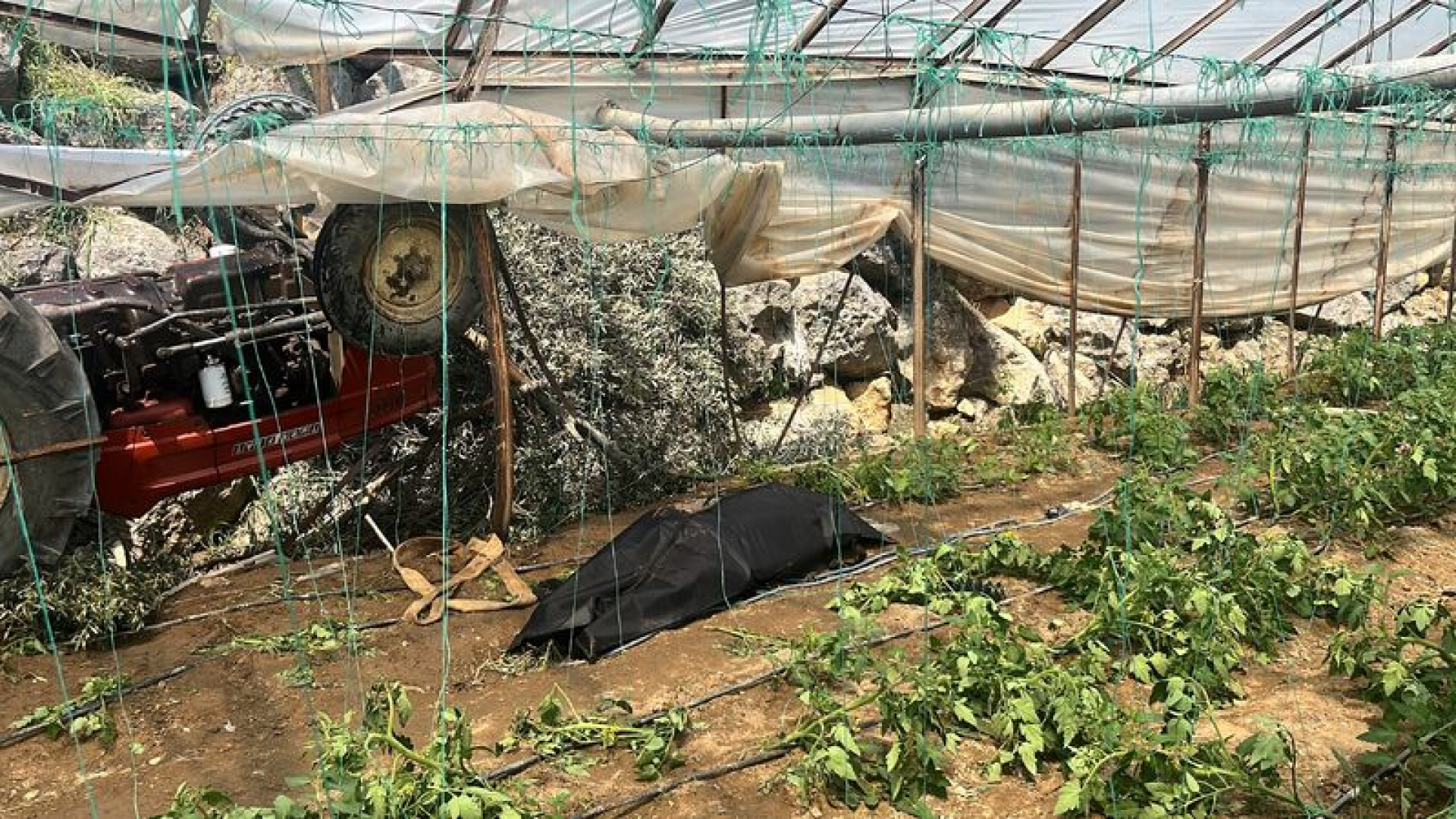 Kontrolden çıkan traktörün altında kalan sürücü hayatını kaybetti | Son dakika haberleri