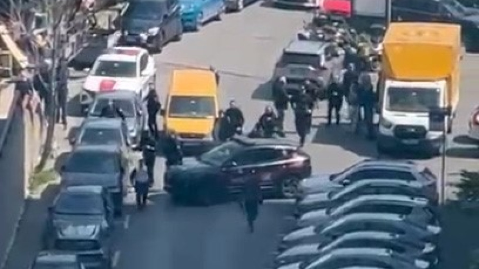 Terörist, eşini yakınlarının yanına bırakıp eyleme gitmiş!