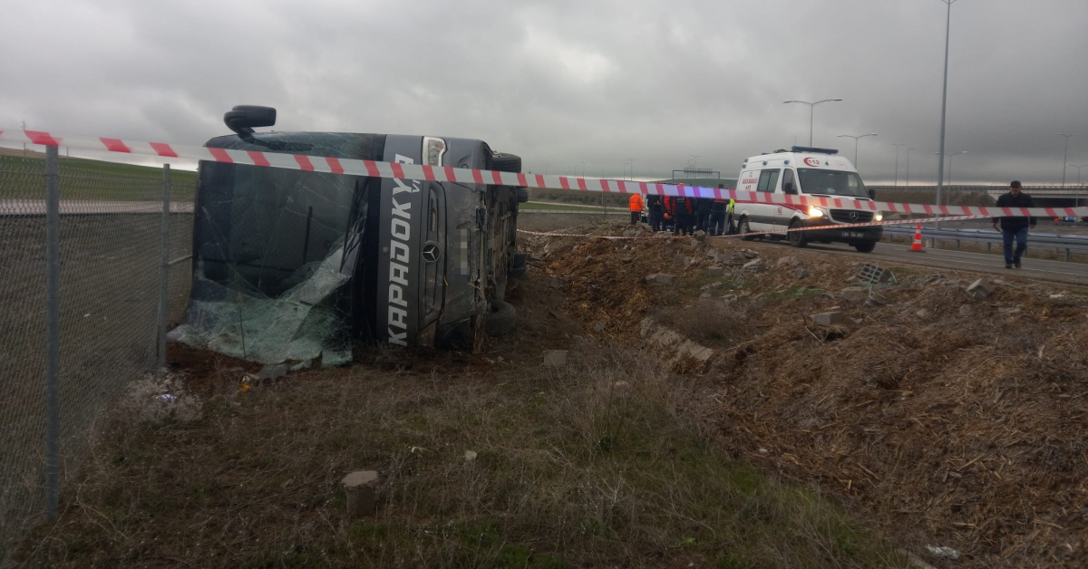 Aksaray'da Otobüs Devrilme! 20 Yaralı Kazada