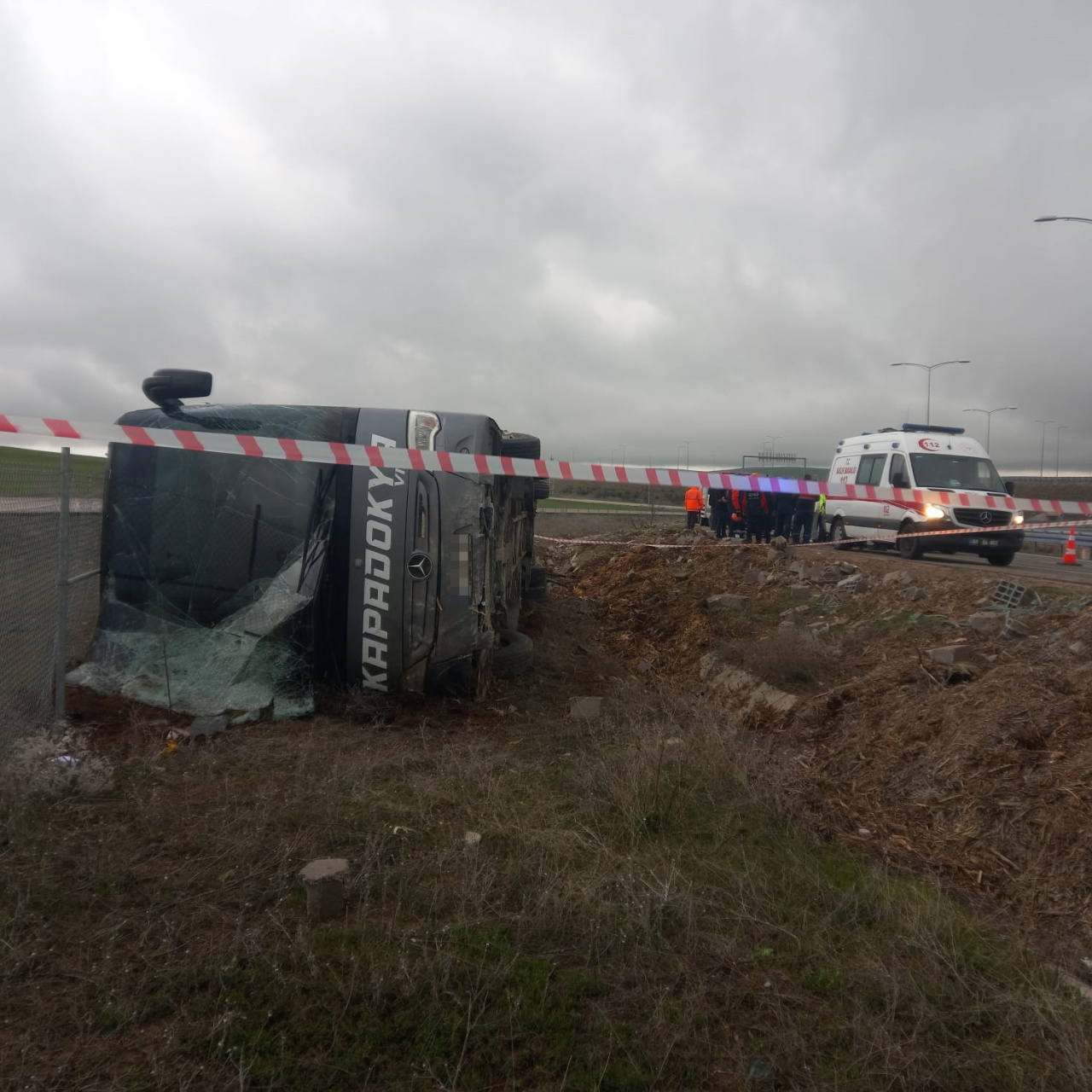 Otobüs devrildi! 20 yaralı var!