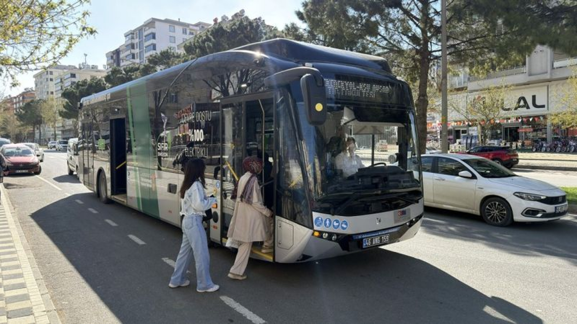 Kahramanmaraş'ta Elektrikli Otobüsler Hizmete Girdi: Çevreci Ulaşım Dönemi Başladı