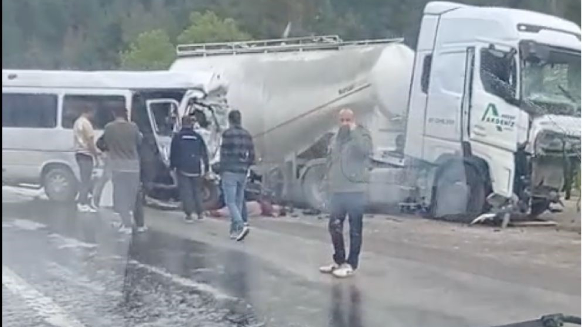 Antalya-Isparta Yolunda Feci Kaza: 7 Kişi Hayatını Kaybetti, 7 Kişi Yaralandı